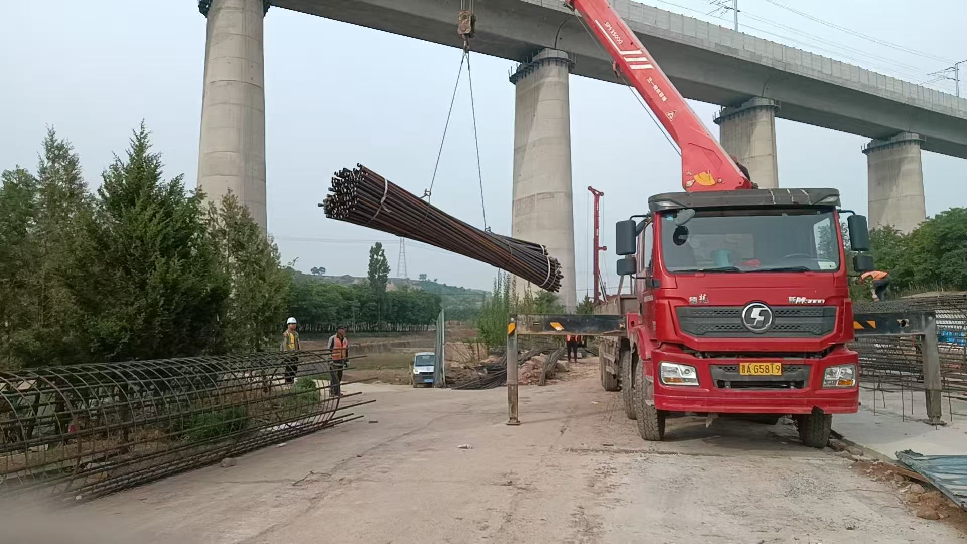 High-Quality Threaded Pipes for Industrial and Plumbing Applications