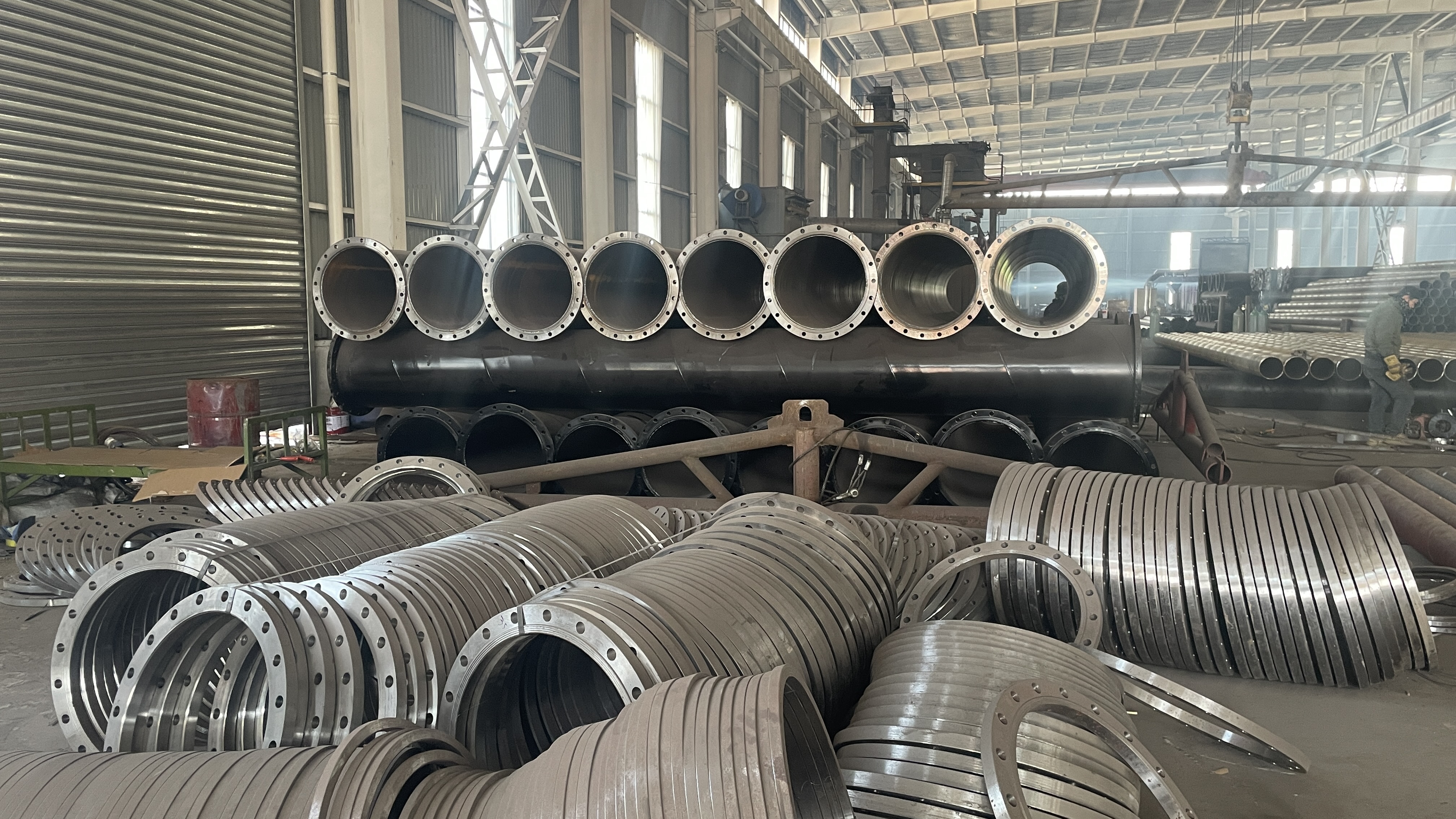 Comprehensive Guide to Welded and Seamless Pipes in Construction and Industry 