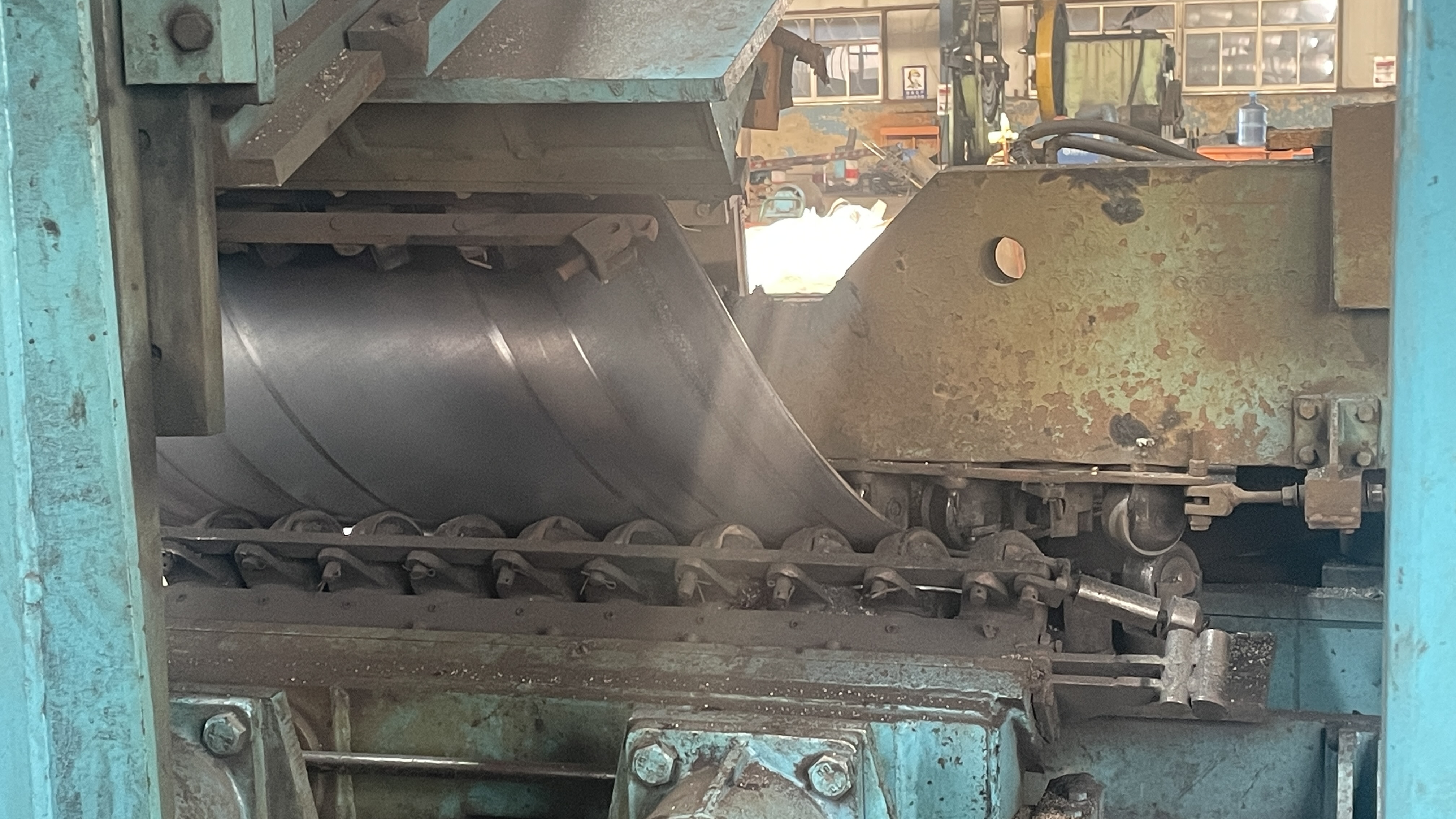 The Art of Perforation: Slotting vs. Punching in Black Iron Pipe Manufacturing